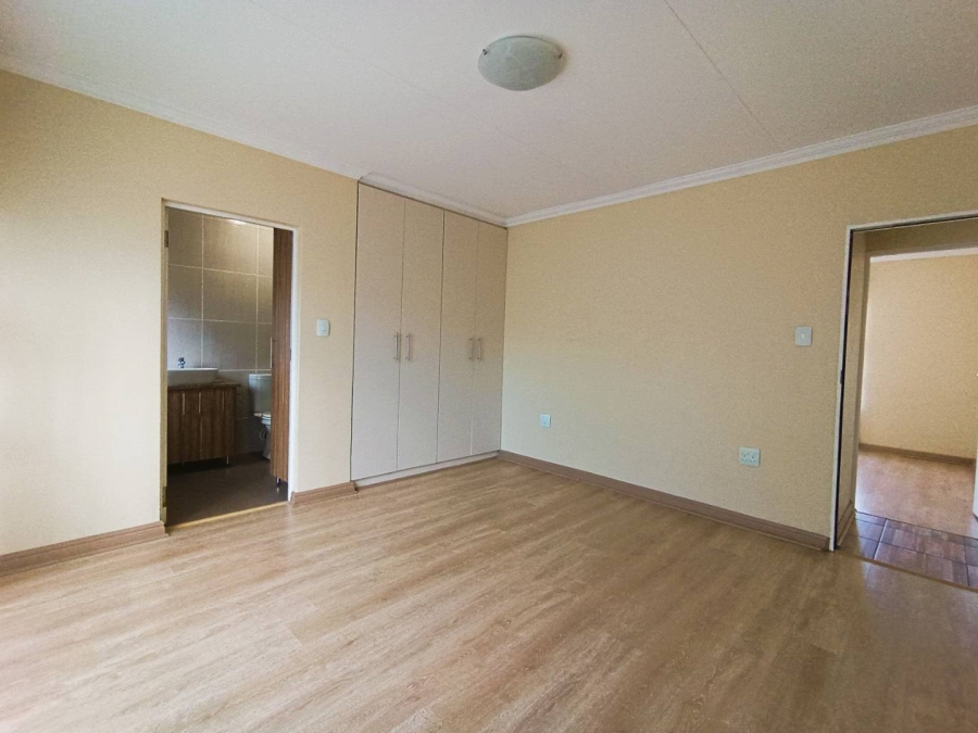 4 Bedroom Property for Sale in Heuwelsig Free State